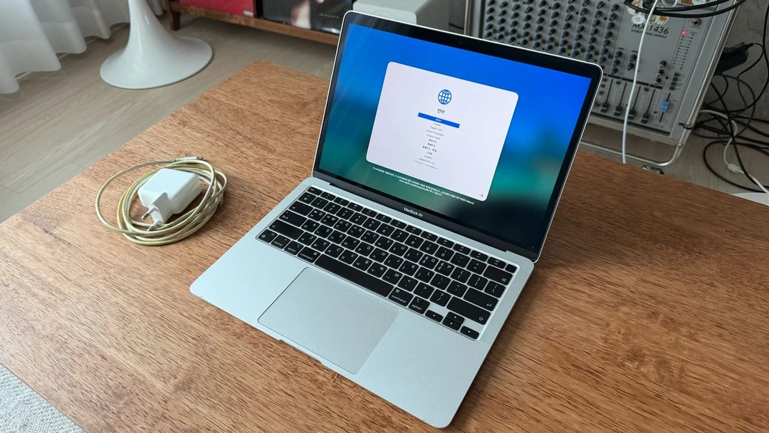 맥북 에어 m1 실버 고급형 박스풀 (256/16gb) - 안심되는 중고거래
