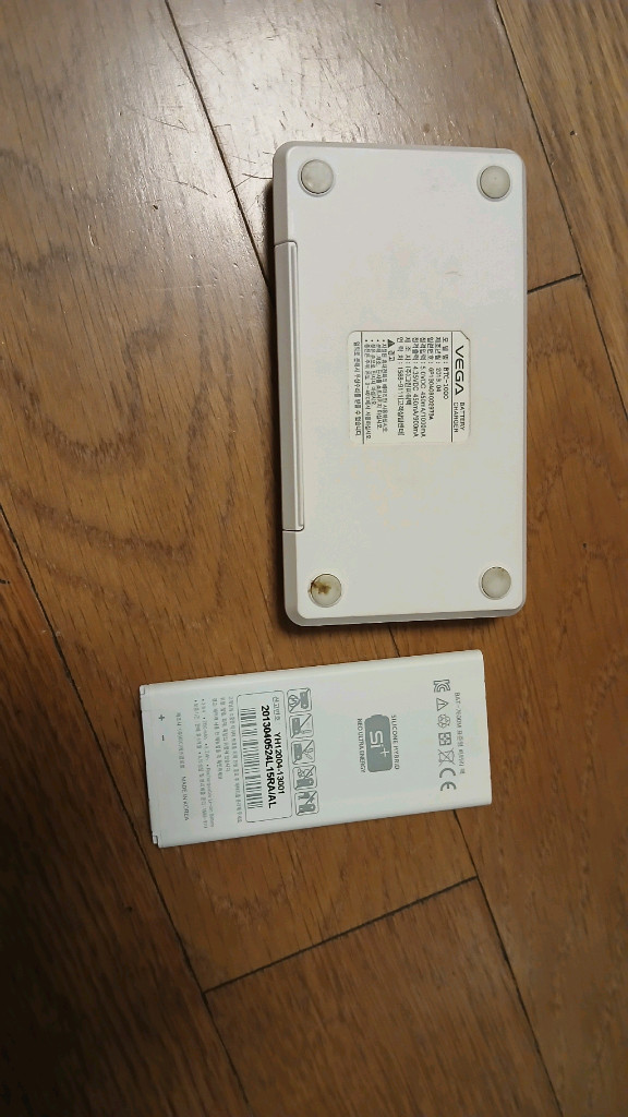 충전기거치대(갤럭시 노트2/펜택 VEGA/갤럭시S5) 이미지