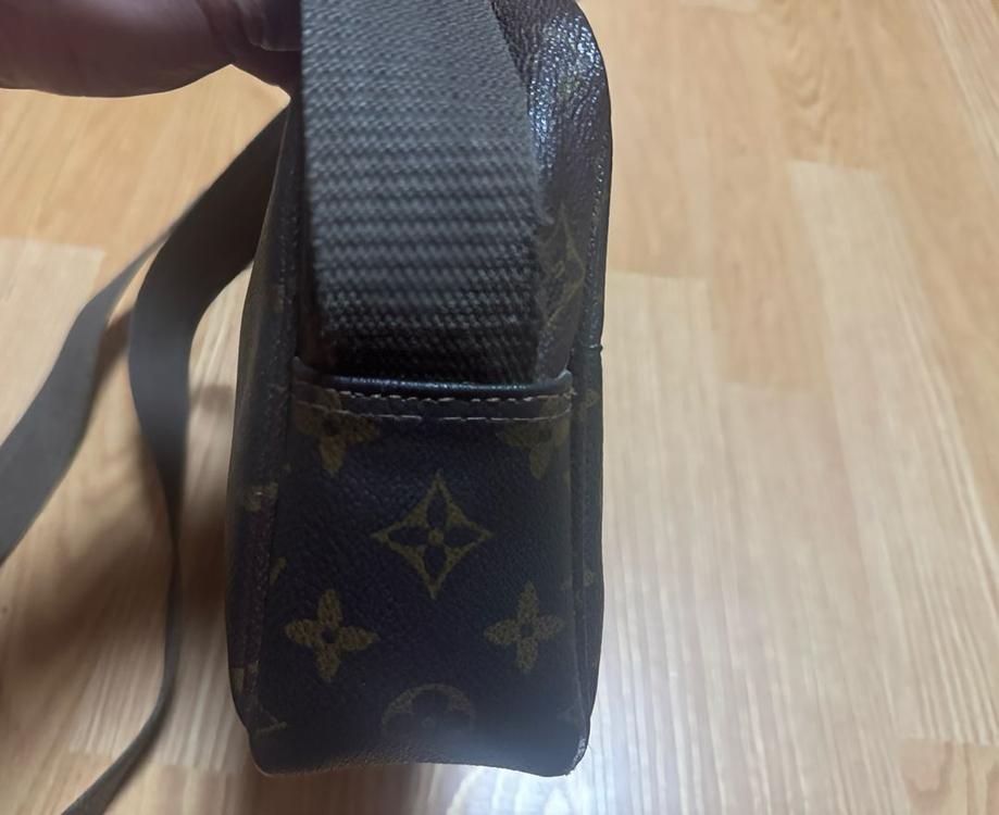 루이비통 모노그램 크로스백 이미지