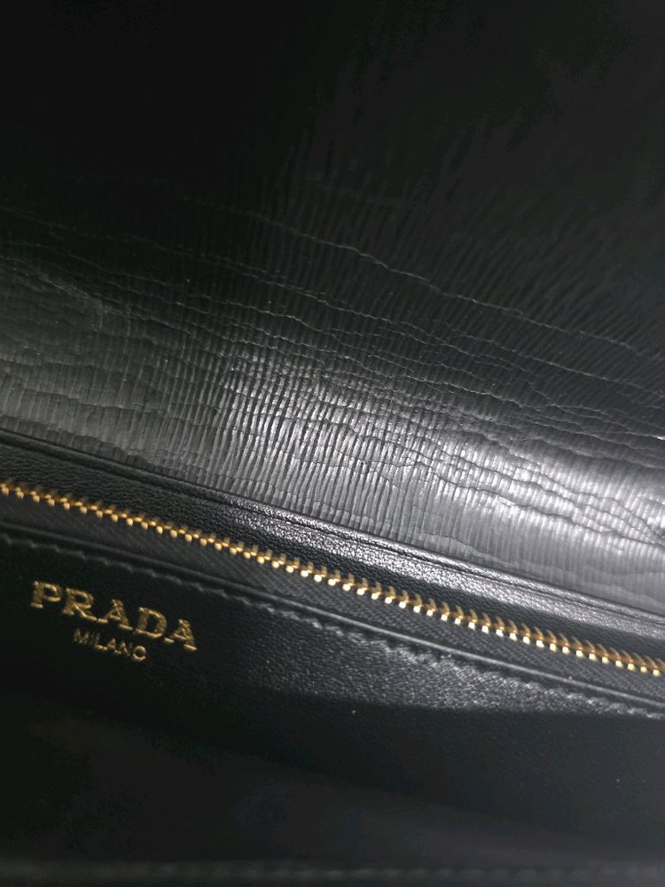 프라다 장지갑 이미지