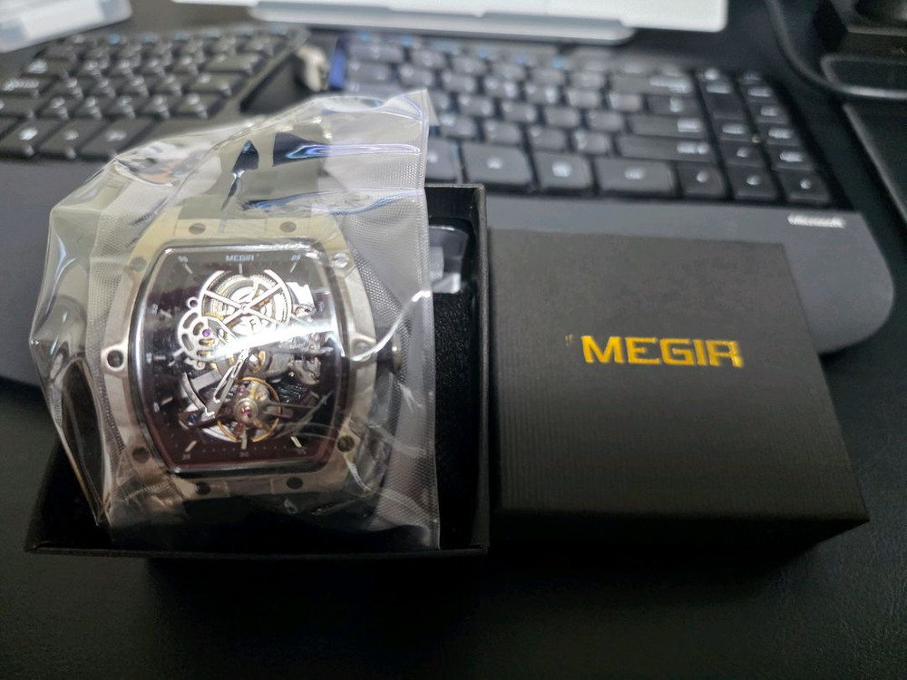 megir 스컬렉톤 시계 이미지