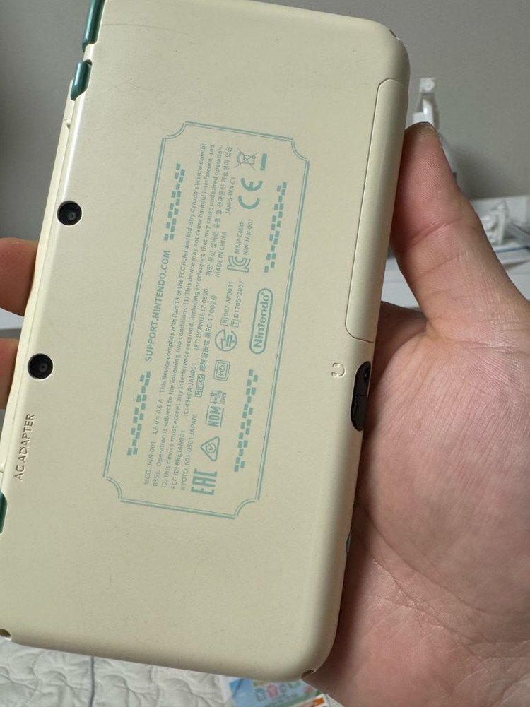 휴대용 게임기 2DS XL 동물의숲 에디션 이미지