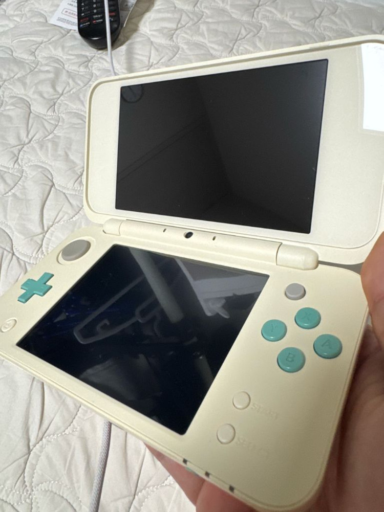 휴대용 게임기 2DS XL 동물의숲 에디션 이미지