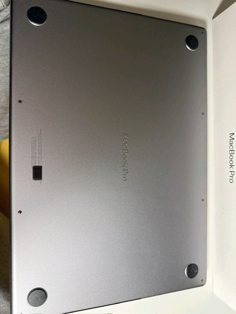 맥북 m1 pro 16인치 16GB 1TB 이미지