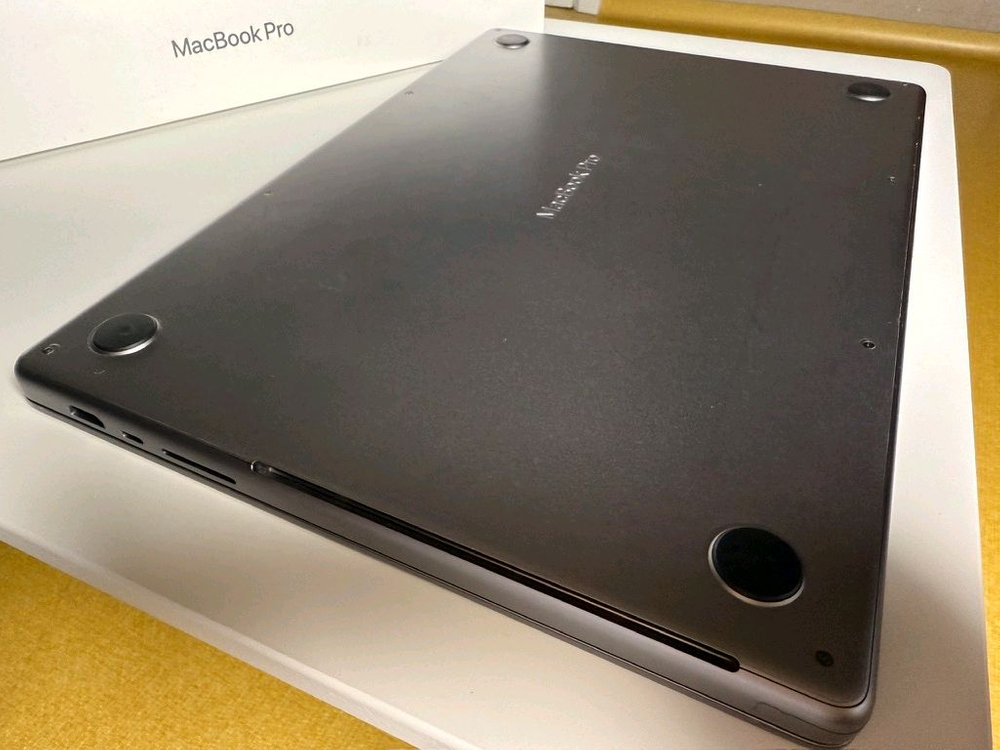 맥북 m1 pro 16인치 16GB 1TB 이미지