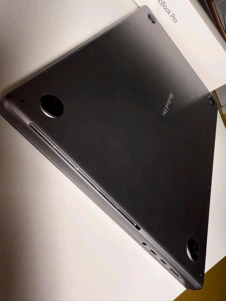 맥북 m1 pro 16인치 16GB 1TB 이미지