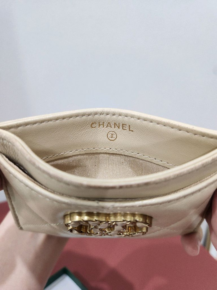 [급처/사용감] 샤넬 19 카드홀더 베이지 금장 이미지