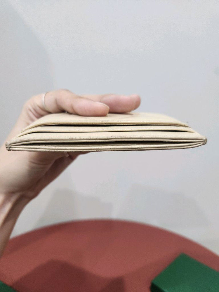 [급처/사용감] 샤넬 19 카드홀더 베이지 금장 이미지