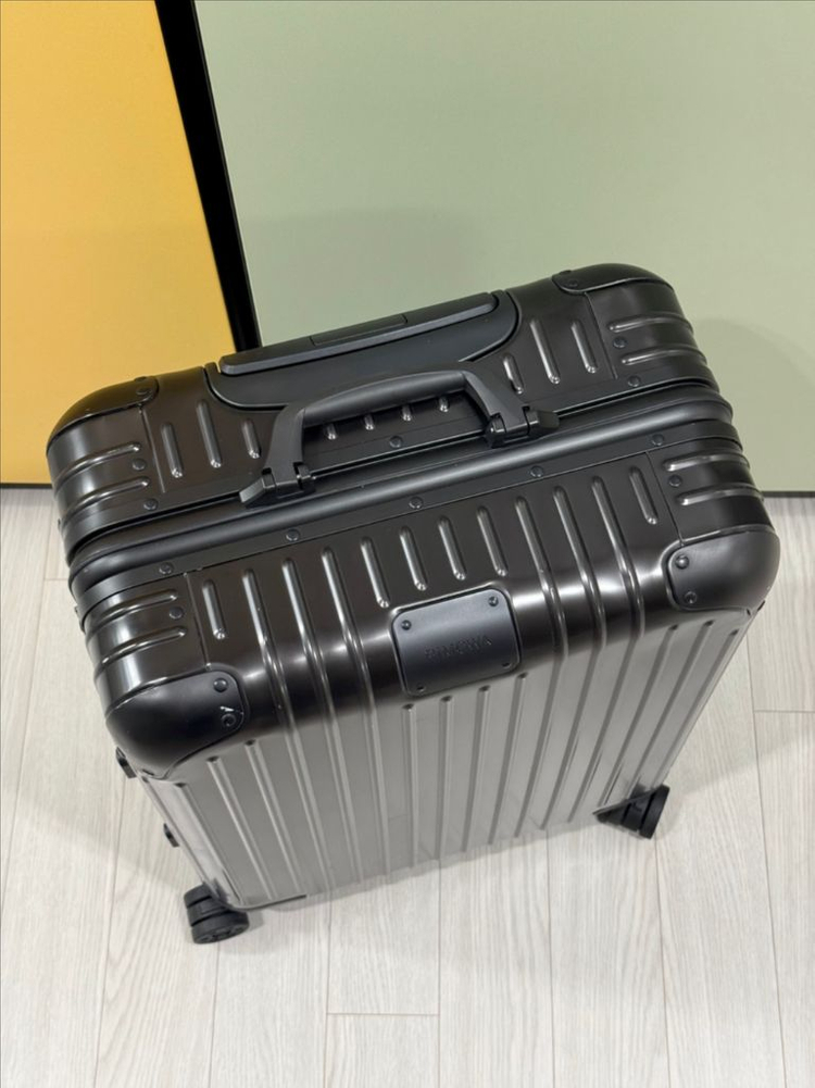 리모와 오리지널 블랙 캐빈플러스 이미지