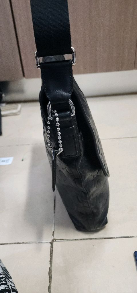 코치 남성 가죽 메신저백 이미지