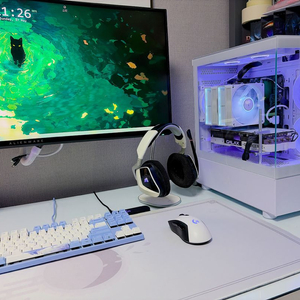 화이트 게이밍PC 팝니다. 인텔 i7 10700, 2080Super 이미지