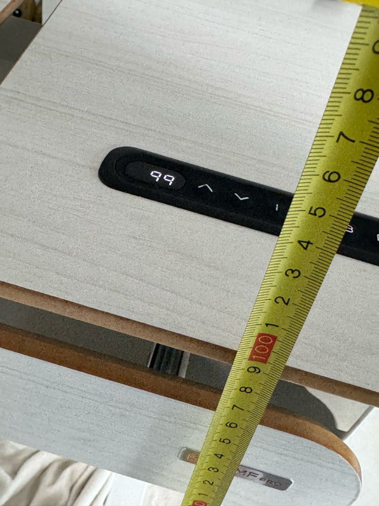 comf pro 전동 높이조절 책상 이미지