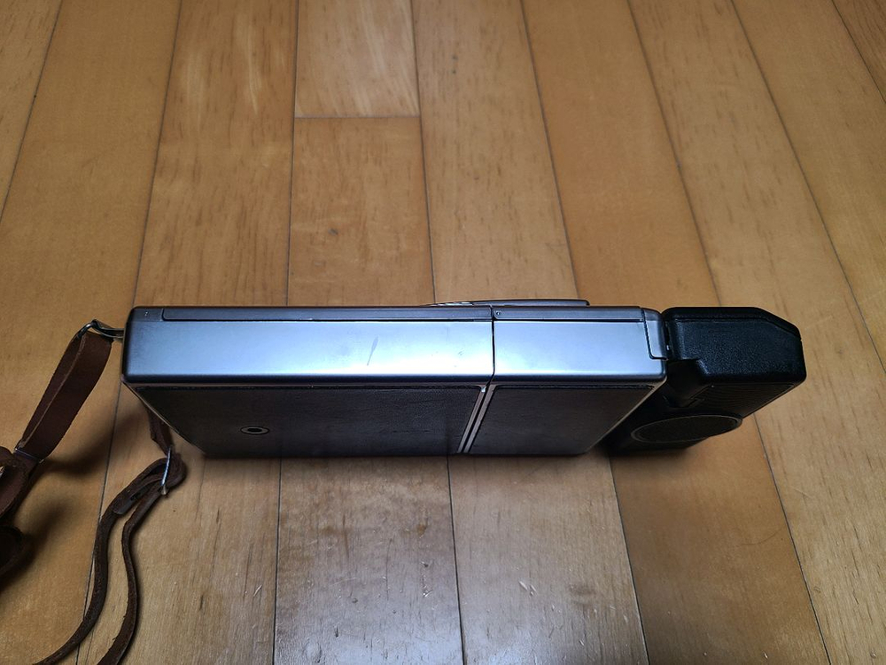 폴라로이드 SX-70 Sonar 네고 가능 영화 광고 이미지