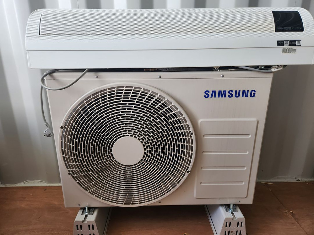 삼성 무풍 벽걸이 에어컨 11평 인버터 2022년형 AR11B9150HZ 실외기포함 이미지