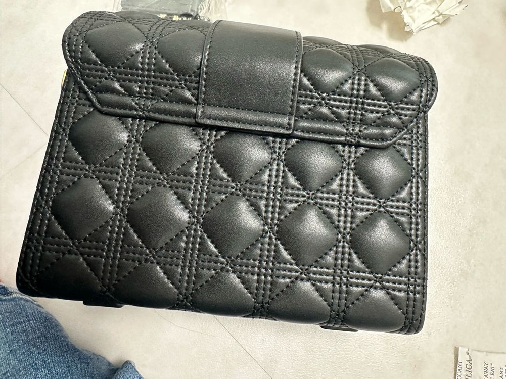 칼린 블랙 미니숄더백 판매해요. 이미지