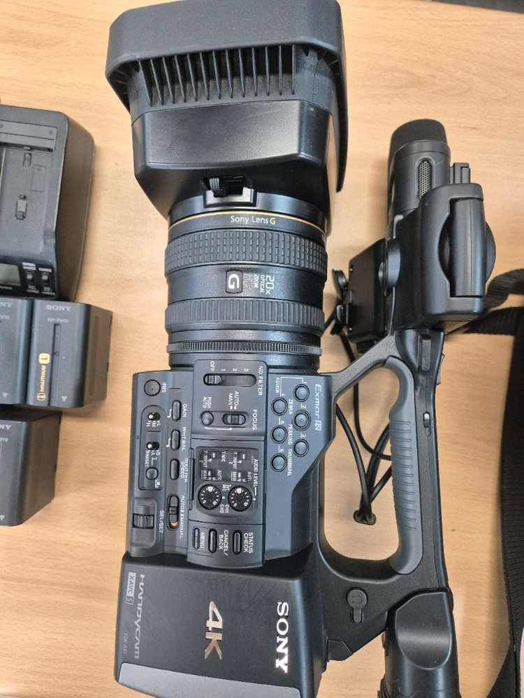 소니 FDR-AX1 4K 중계형 캠코더 판매합니다. 이미지