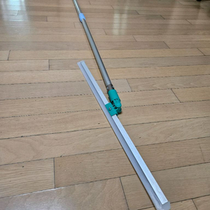 라이노 스퀴지 60cm+알루미늄 2단 버튼봉 거의새거 팝니다 이미지