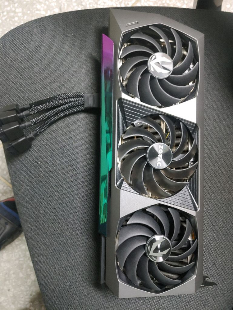 ZOTAC RTX 3090ti AMP Extreme 이미지