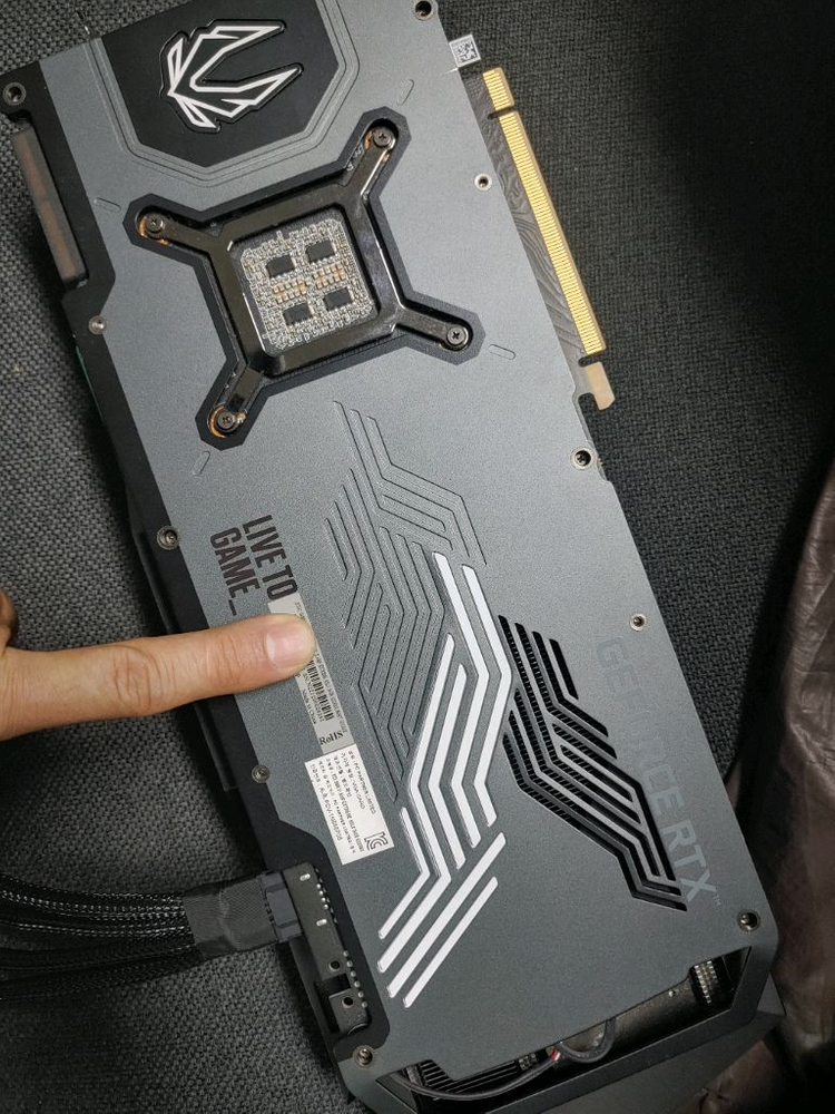 ZOTAC RTX 3090ti AMP Extreme 이미지