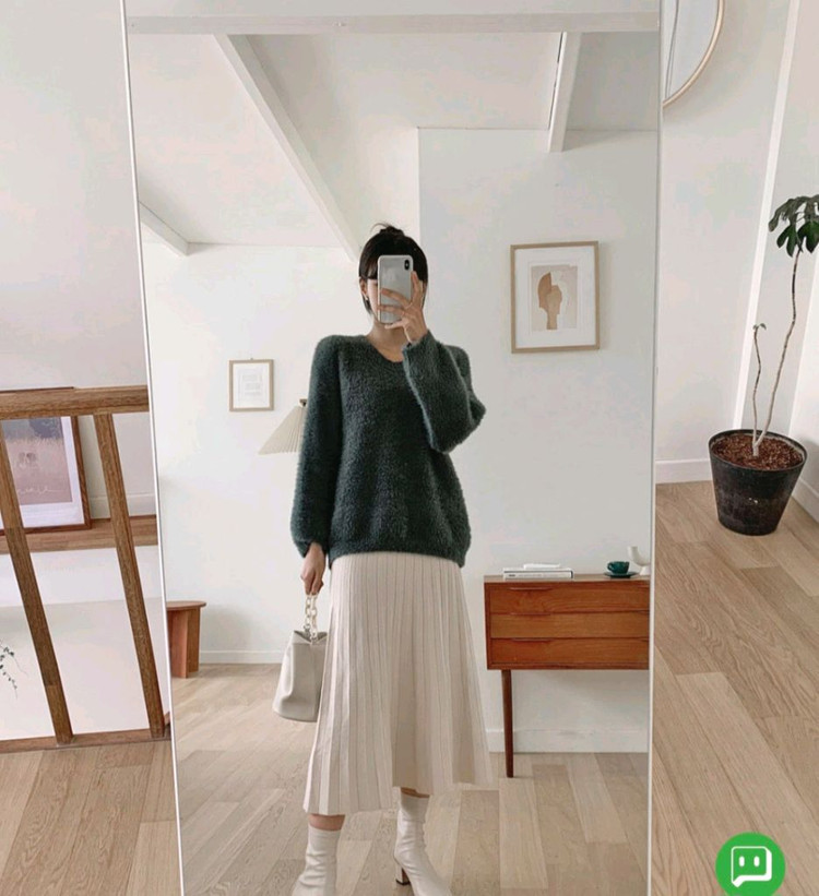 브이넥 앙고라 니트 이미지