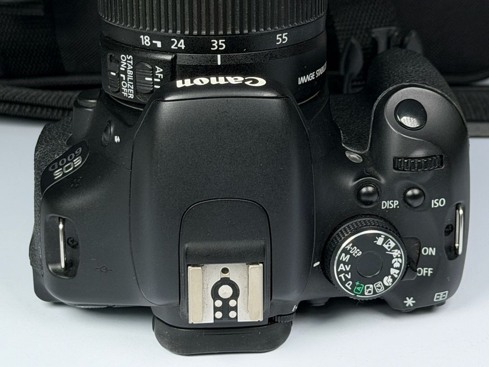 캐논 EOS 600D DSLR 카메라 이미지