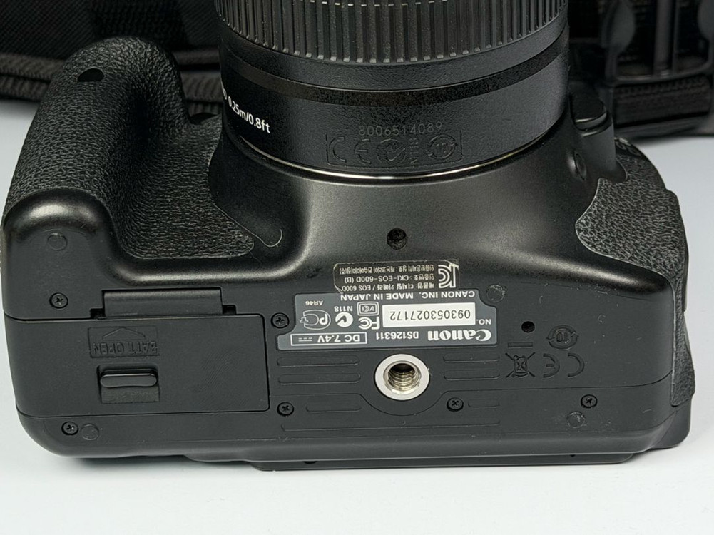 캐논 EOS 600D DSLR 카메라 이미지