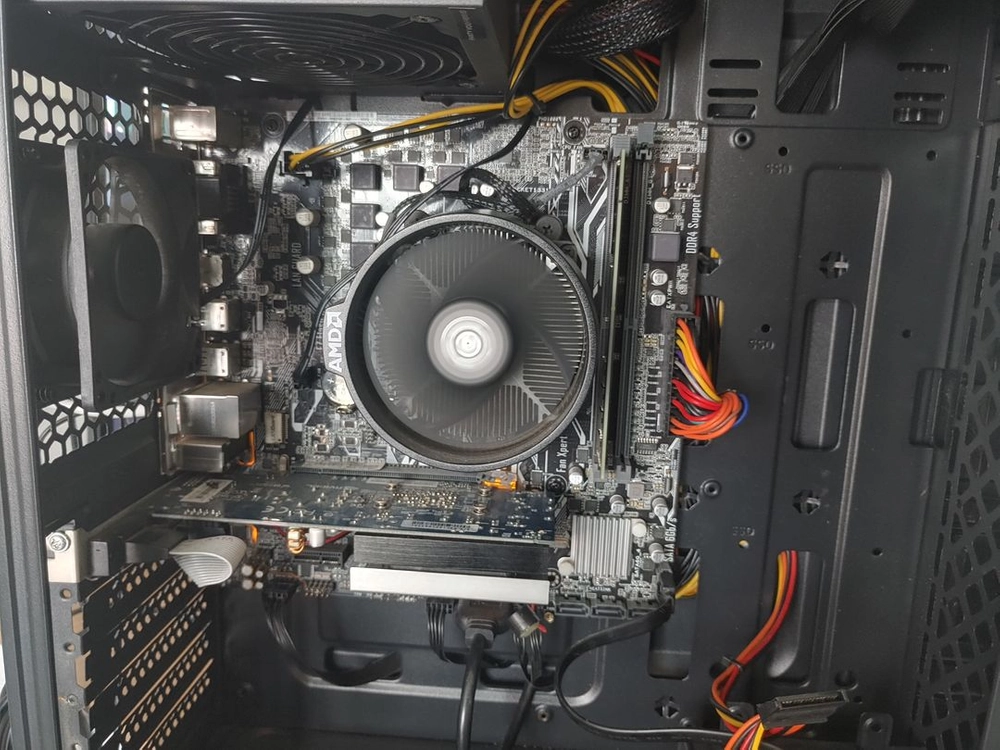 PC, 데스크탑, 본체 CPU :라이젠3 2200G, ASUS A320M-K, 메모리 : 8GB, 그래픽: gt 이미지