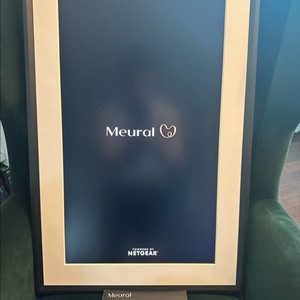 넷기어 뮤랄(Meural) 디지털 캔버스/액자(27인치) 판매합니다. 이미지