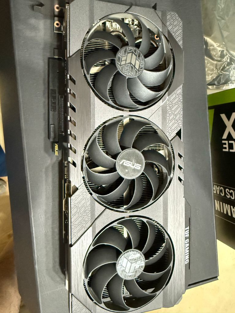 ASUS TUF Gaming RTX 3080 10GB 그래픽카드 이미지