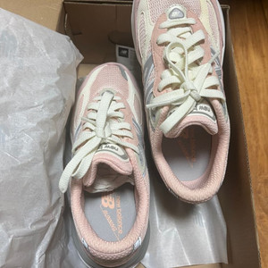 뉴발란스 운동화990v6 이미지