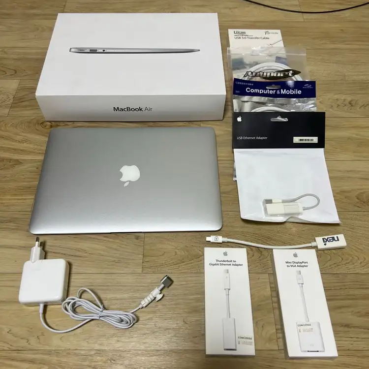 맥북에어 13인치 2013 mid ( i7 / 8G램 / 256GB ) + 각종 액세서리 - 안심되는 중고거래