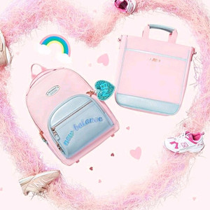 당일발송! 정가 159,000원 미착용 새제품 뉴발란스 키즈 글리터 책가방 보조가방세트 이미지