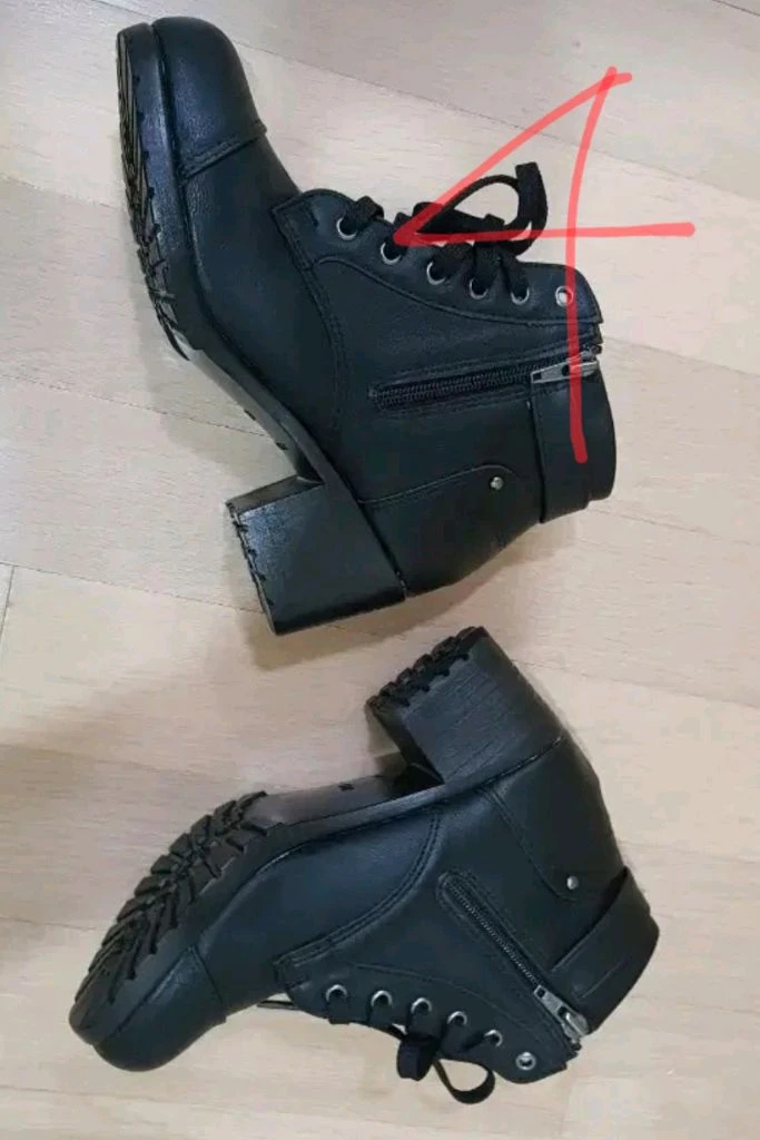 240 사이즈 신발 4개 이미지