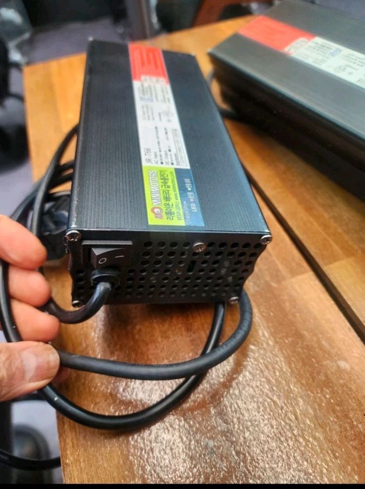 전동킥보드 충전기 듀얼트론 타우러스 이미지
