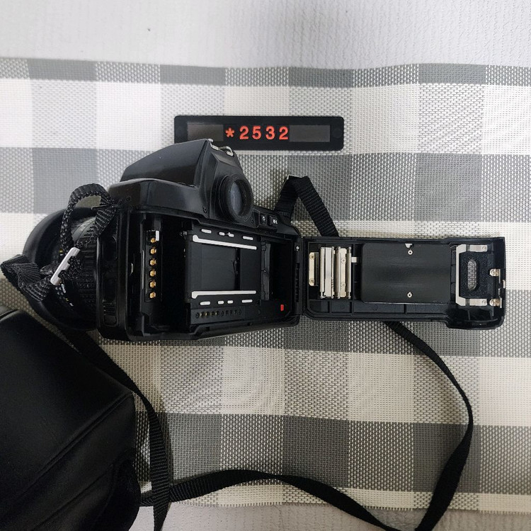 니콘 F-801s AF 필름카메라 35-70 줌렌즈 케이스포함 이미지