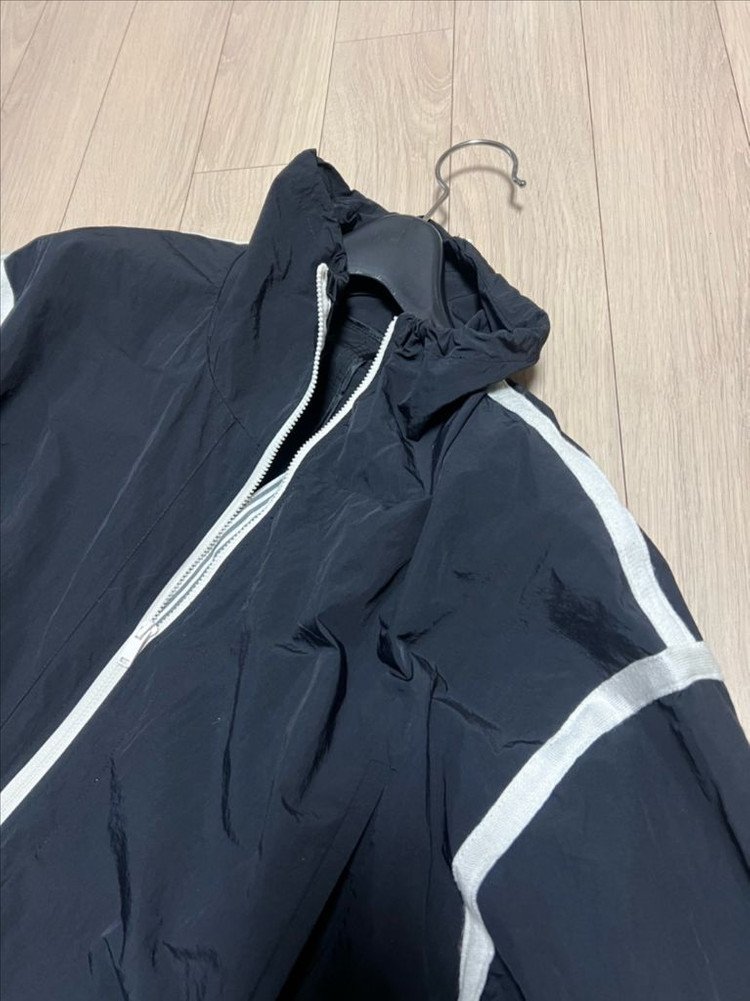 제평 스미스11 바스락 배색라인 집업 롱점퍼 구호스탈 자켓 블랙 바람막이 경량 간절기 이미지