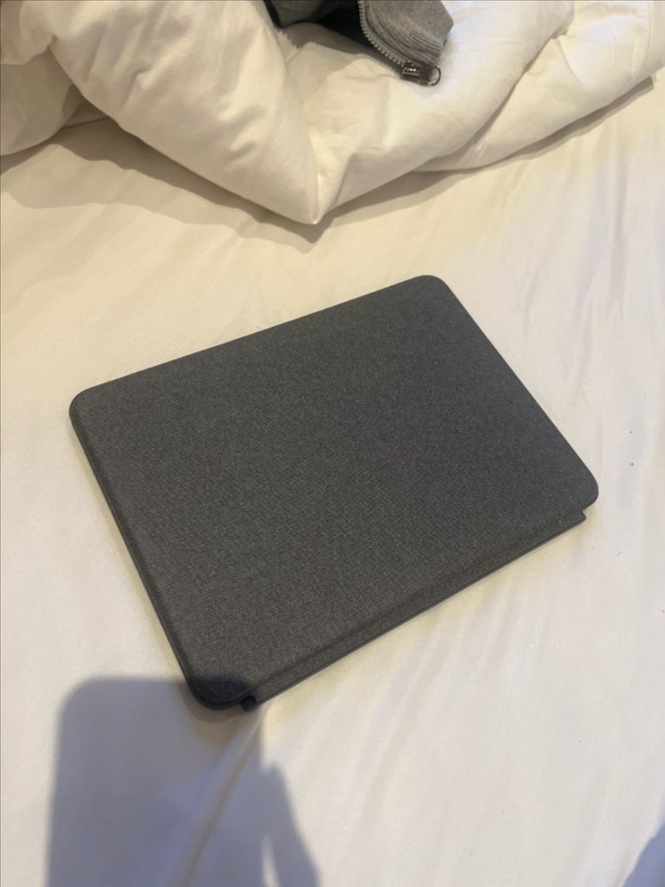 로지텍 콤보터치 아이패드 에어 4세대 키보드 케이스 이미지