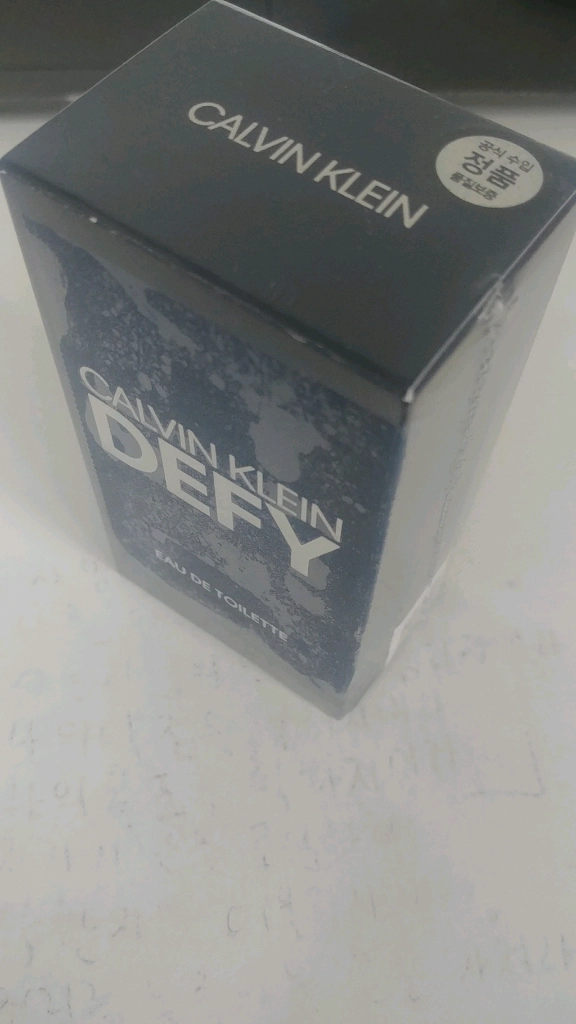 캘빈 클라인 디파이 오 드 뚜왈렛 스프레이 30ml 팝니다. 이미지