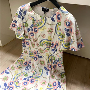 아페쎄 A.P.C 러플 소매 플라워 패턴 핀턱 롱원피스 코튼 면 반팔 여름 페이즐리 플로럴 하객룩 이미지