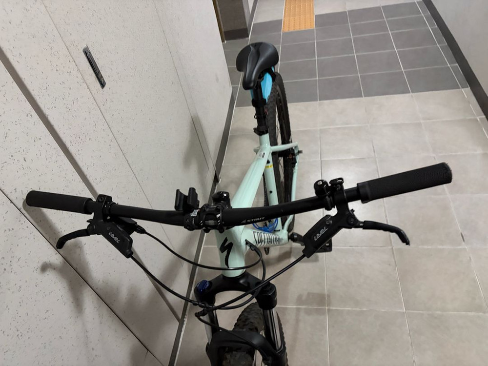 스페셜라이즈드 MTB 자전거 이미지