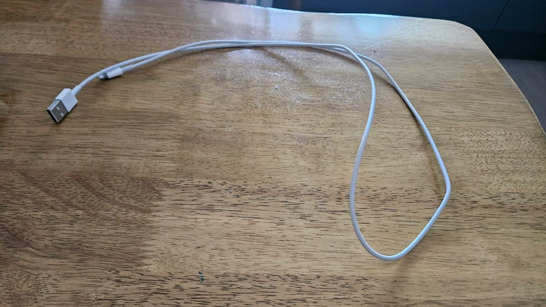 USB to 8핀충전기선2개,애플정품어댑터 일괄로 판매합니다 이미지