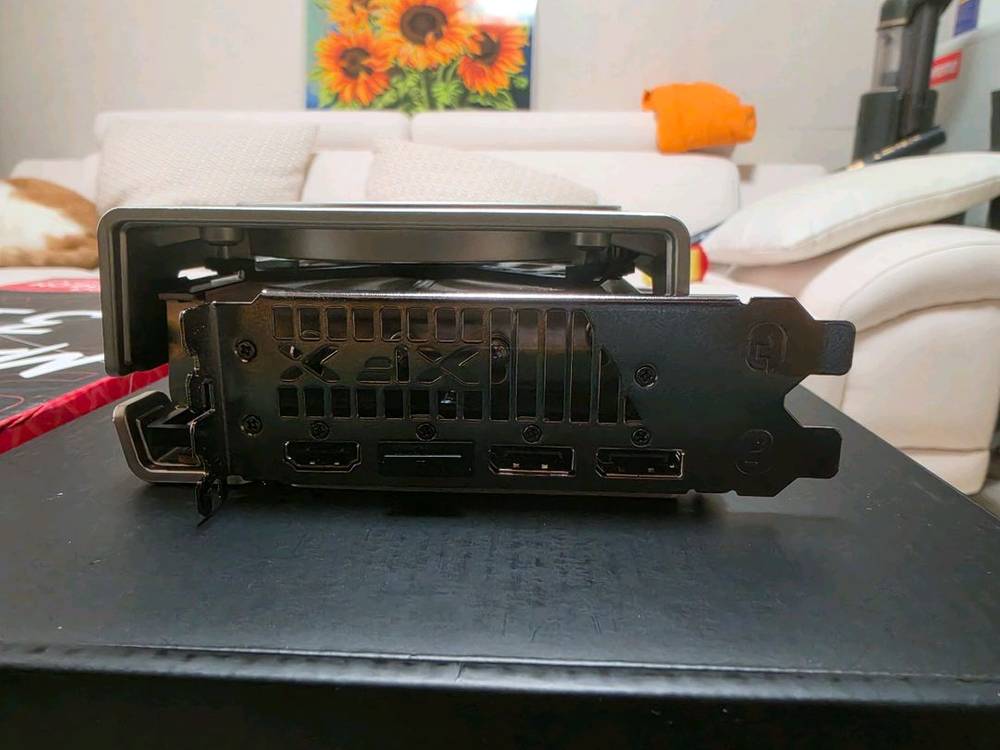 XFX 라데온 RX 6950 XT MERC 그래픽카드 풀박스 이미지