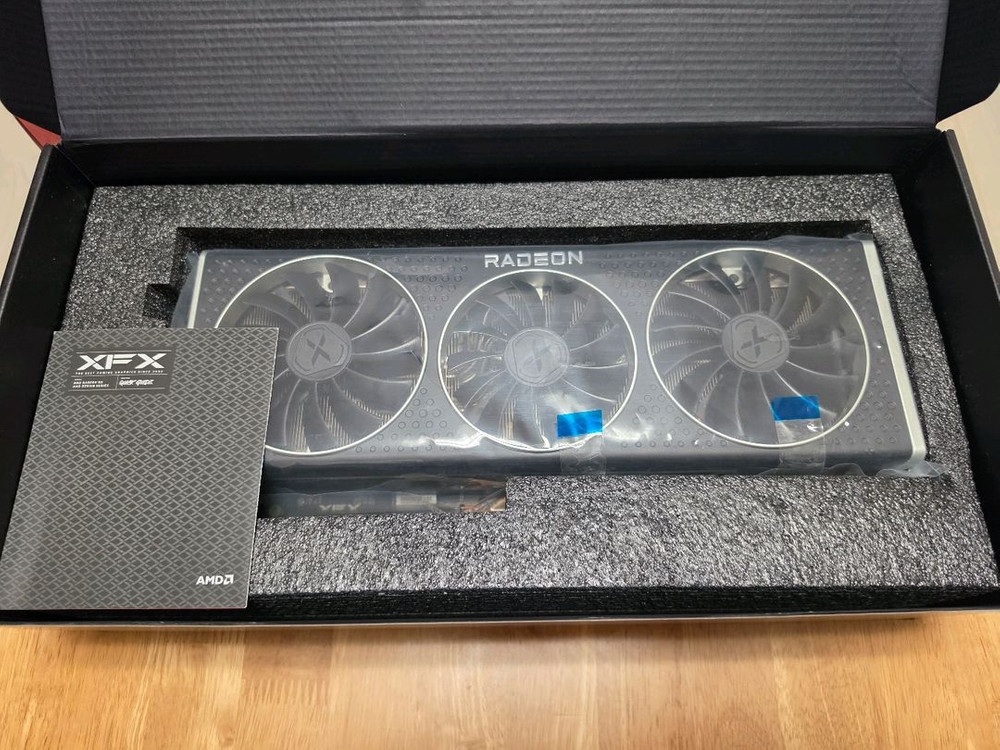 XFX 라데온 RX 6950 XT MERC 그래픽카드 풀박스 이미지