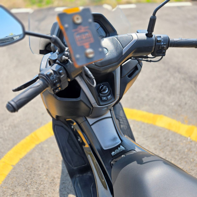 야마하 nmax125 25년식 3만1천km 엔진보링 차량 판매합니다. 이미지