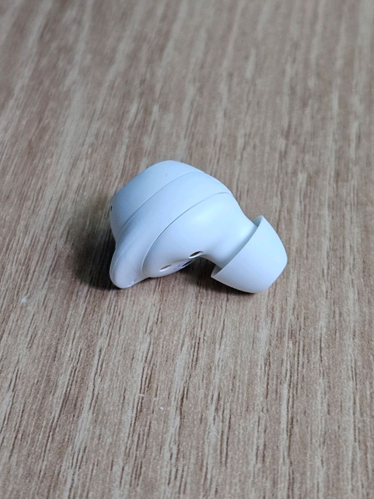 버즈FE 화이트 오른쪽 SM-R400N 이미지