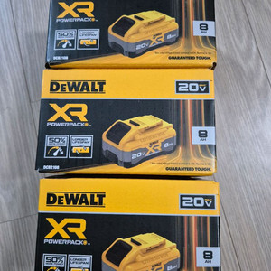 디월트 파워팩 DCB2108 배터리 이미지