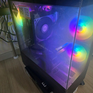 고성능 게이밍 PC 본체 이미지