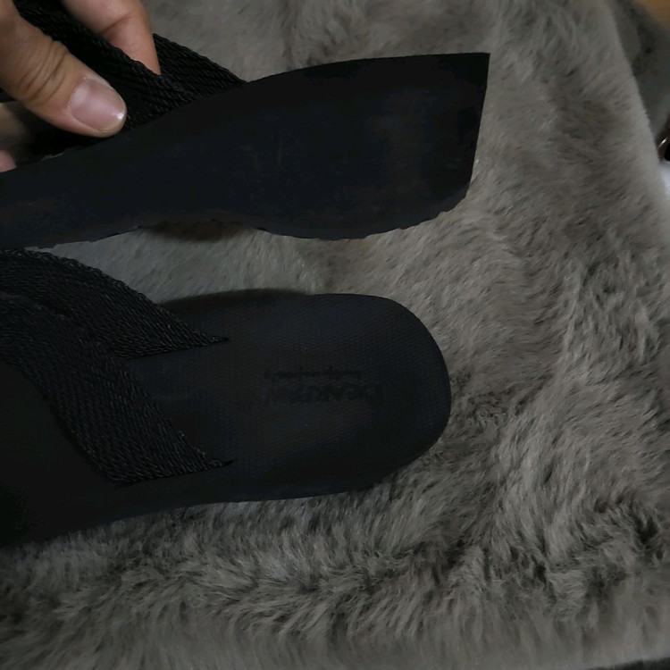 새상품 New 베어파우 BEARPAW 블랙 쪼리 웨지힐 샌들 230 이미지