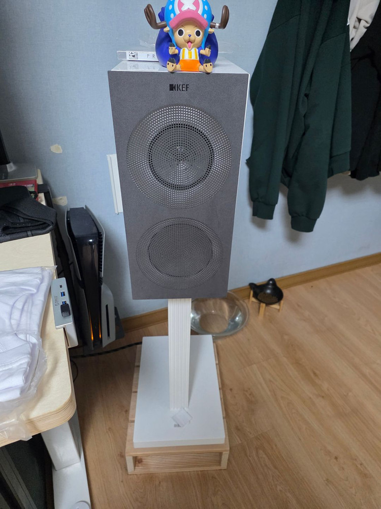 kef r3 meta 화이트+스탠드 팝니다. 이미지