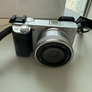소니 알파 a6400 실버 미러리스 카메라 이미지